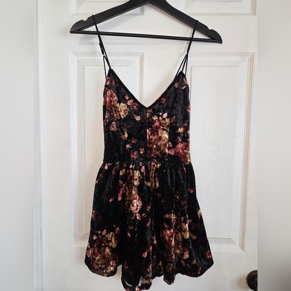 Pacsun Floral Velvet Romper - Picture 1 of 3